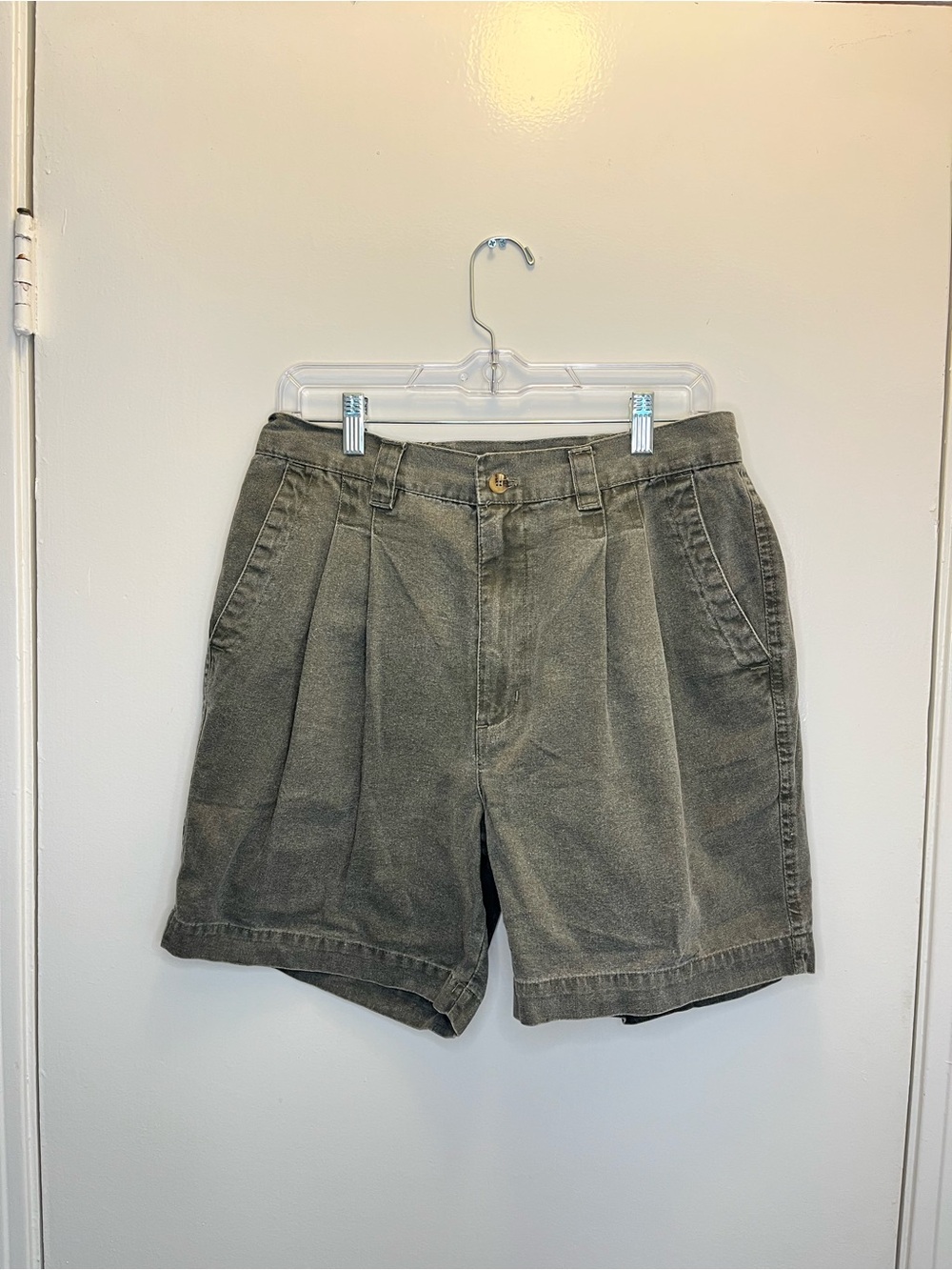 GreatLand Vintage Pleated Men's Shorts in Olive Green